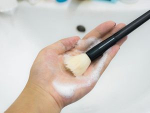 clean a makeup brush